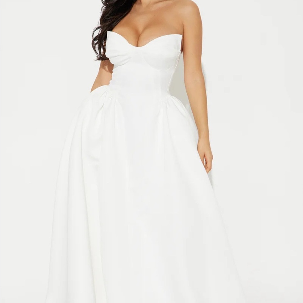 Fashion Nova White Strapless Sweetheart Bridal Gown